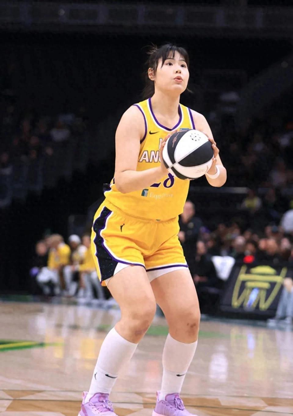包含长沙女篮球员保持体能顶尖的词条