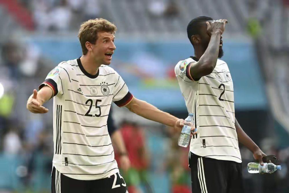 开云下载-英格兰队碾压波兰队，波尔高光表现