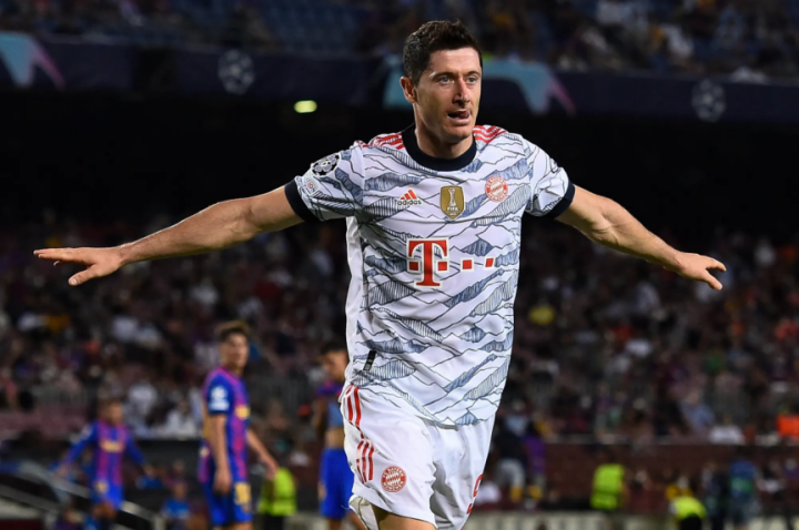 曼联力克摩洛哥，莱万惊艳四座