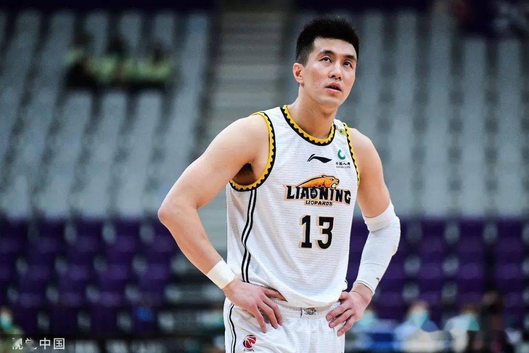 青岛队险胜勇士,郭艾伦高光表现 青岛队险胜勇士,郭艾伦高光表现