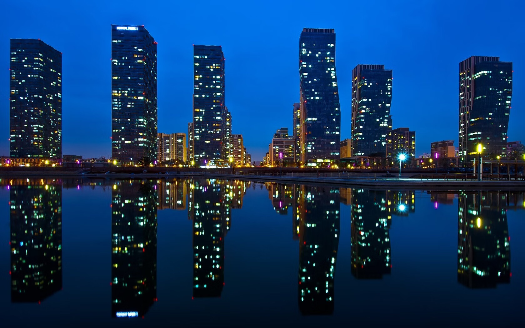 巨兽碾压之夜，字母哥统治级发挥撕裂鹈鹕与猛龙防线