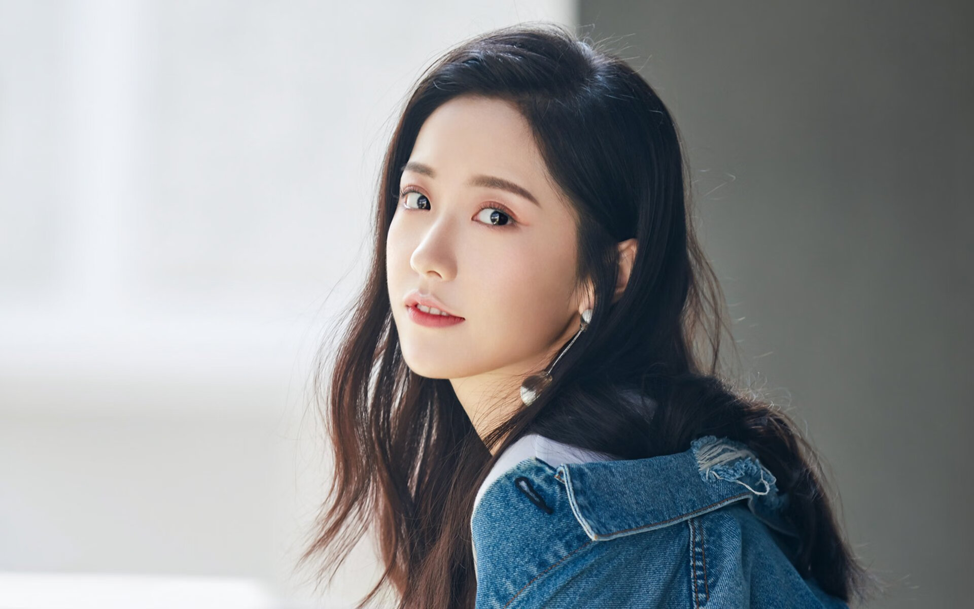 巴林赛道与伦敦城,当F1新战车轰鸣,卡塔尔如何踏平百年兵工厂