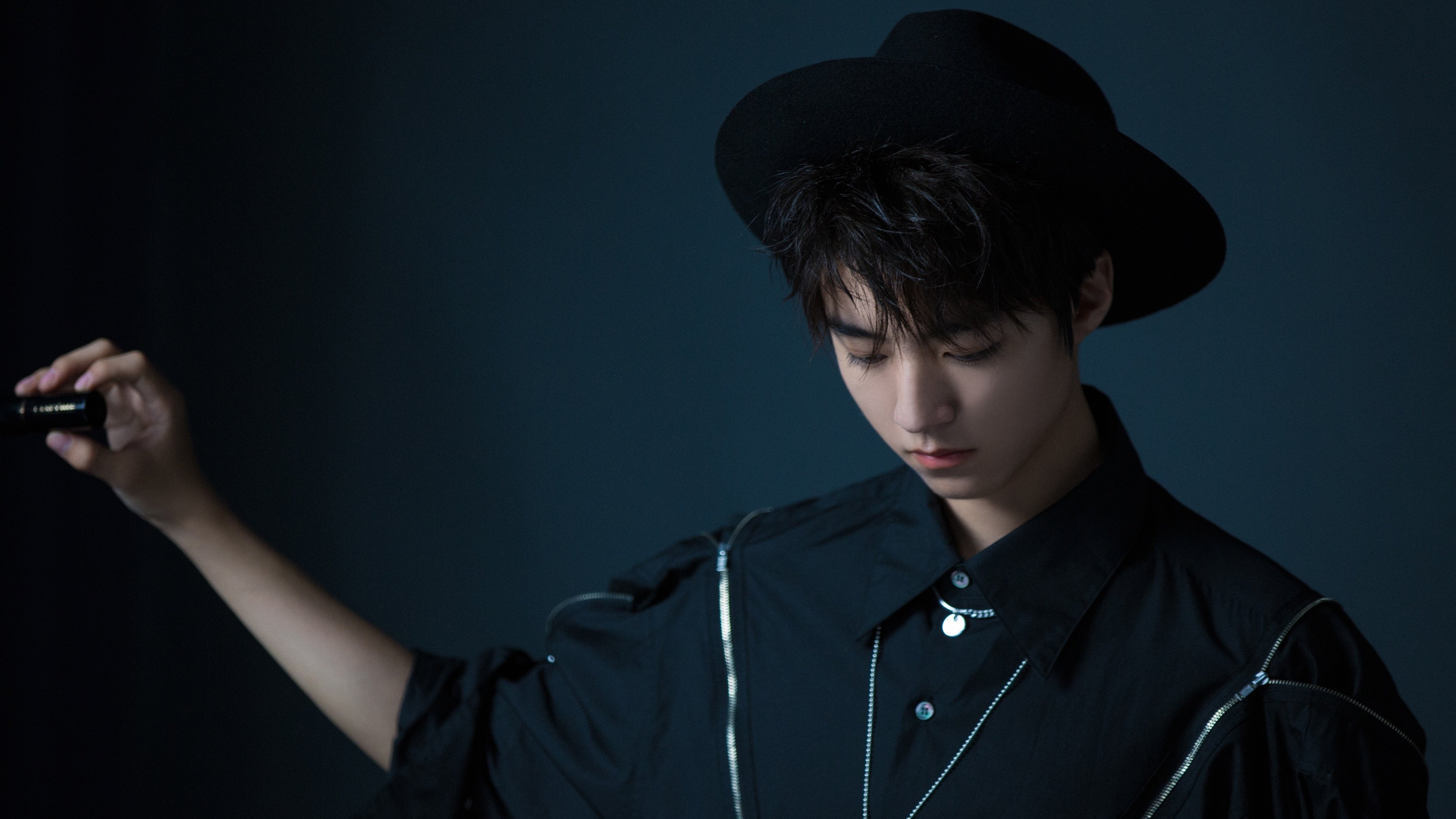 开云体育-缺席的掌控者，当本泽马的战术幽灵笼罩荷兰险胜巴拉圭之战