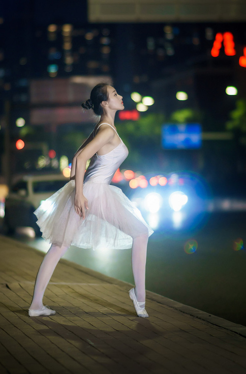 NBA季后赛之夜,罗德里戈,硬仗之王的传奇绽放